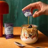 Apitera MUR Doğal Bal, C Vitamini, Kara Mürver, Yeşil Çay ve Propolis İçeren Takviye Edici 56'lı Saşe - 4