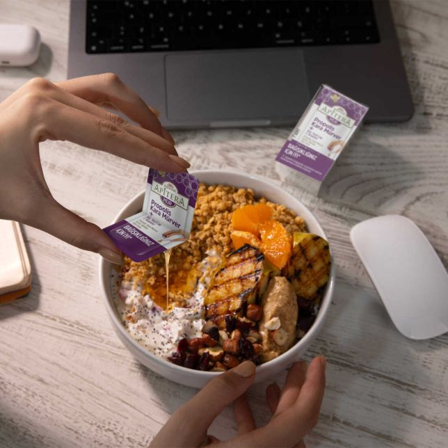 Apitera MUR Doğal Bal, C Vitamini, Kara Mürver, Yeşil Çay ve Propolis İçeren Takviye Edici 7’li Saşe